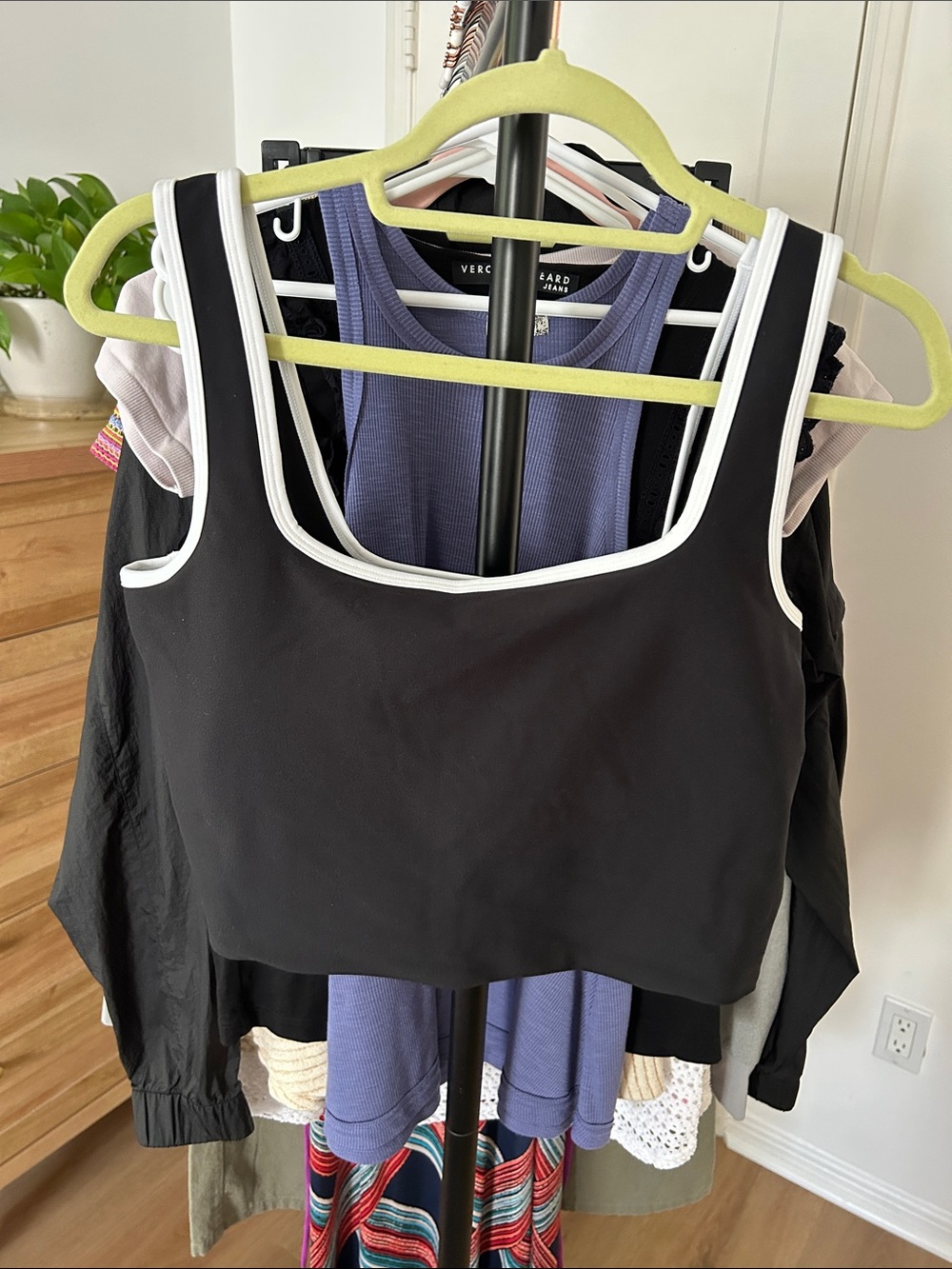 NWT YPB Sculpt Cropped Tank. Size Large. PTP 16”. Removable pads.